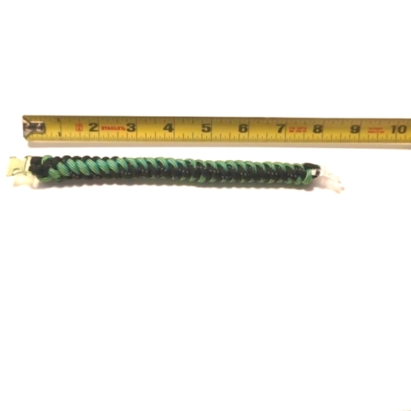 Snake Knot Bracelet, Handmade using 550 Paracord with Buckle Closing. - Picture 2 of 3